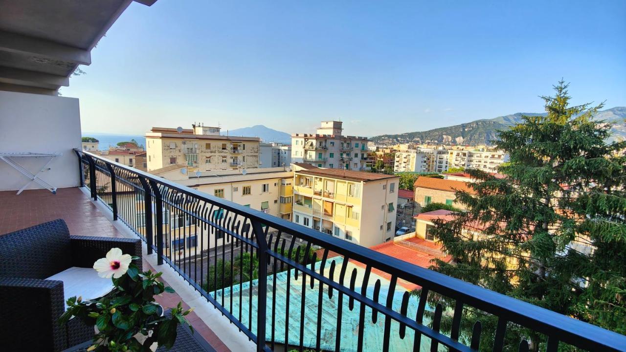 Appartamento Pine House Sorrento Esterno foto
